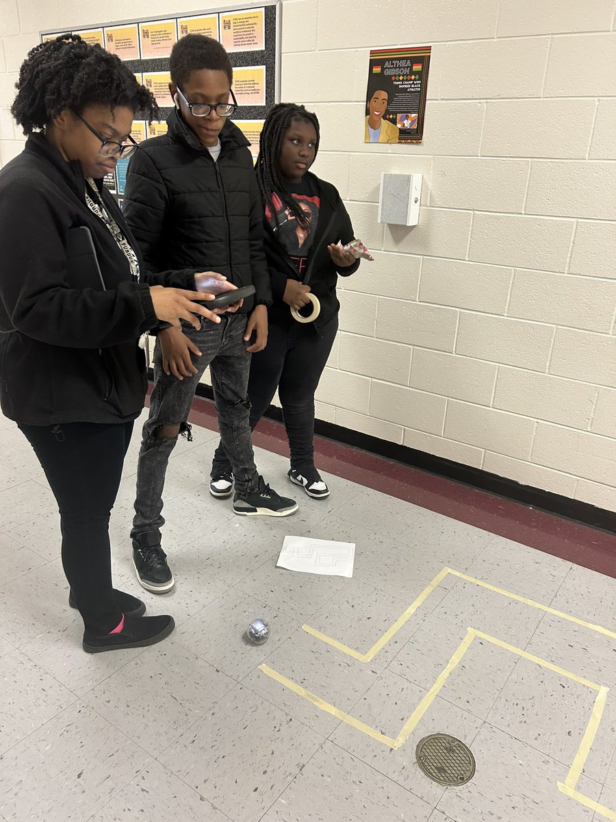MsFagin's tweet image. Great day today at @KennedyRoadMS working with students on #coding and #Spheros! I love seeing students engaged in their learning! #FaginatorTech #STEAMEdu