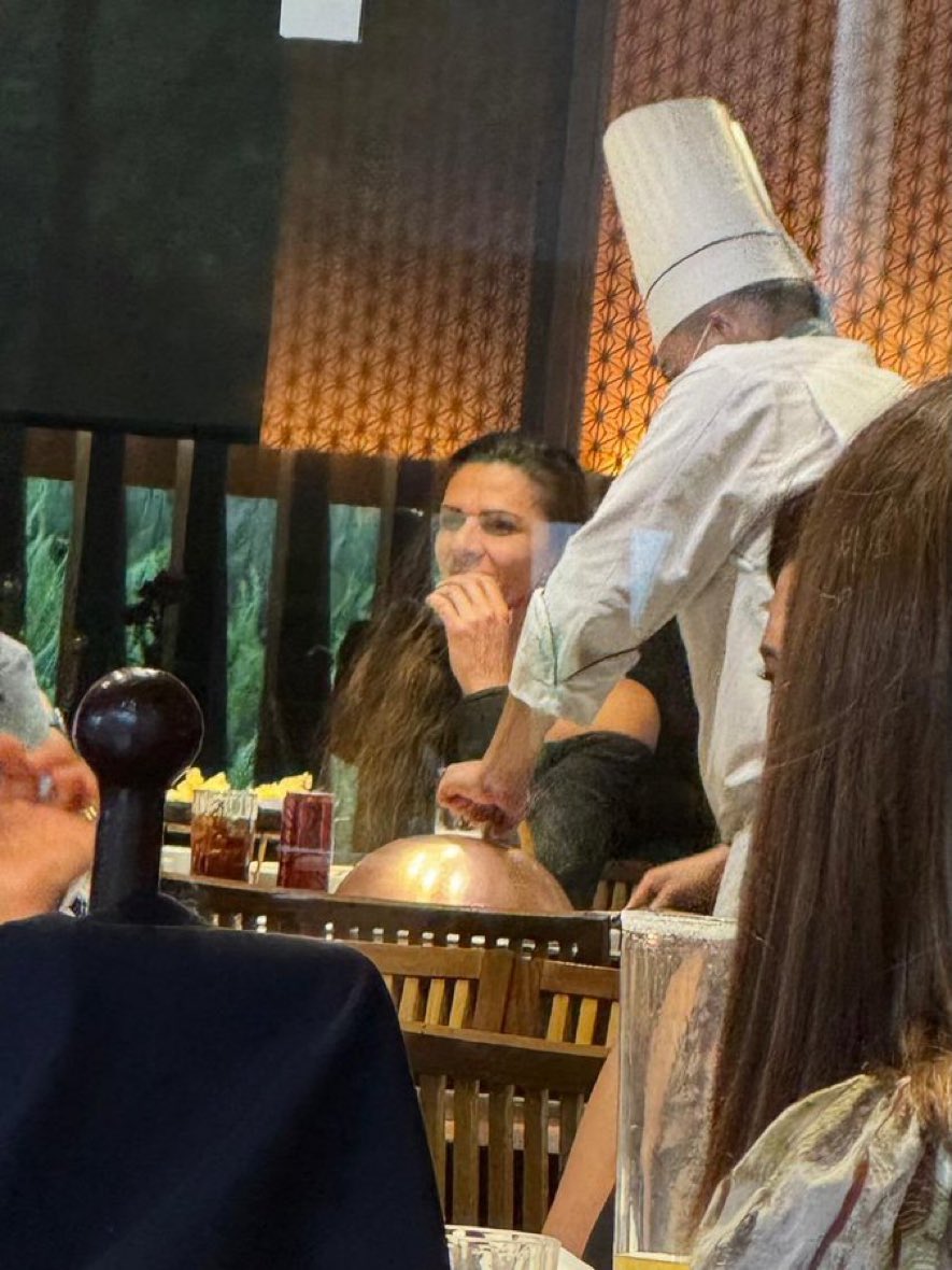 CLAUDIA es CLAUDIA tweet media