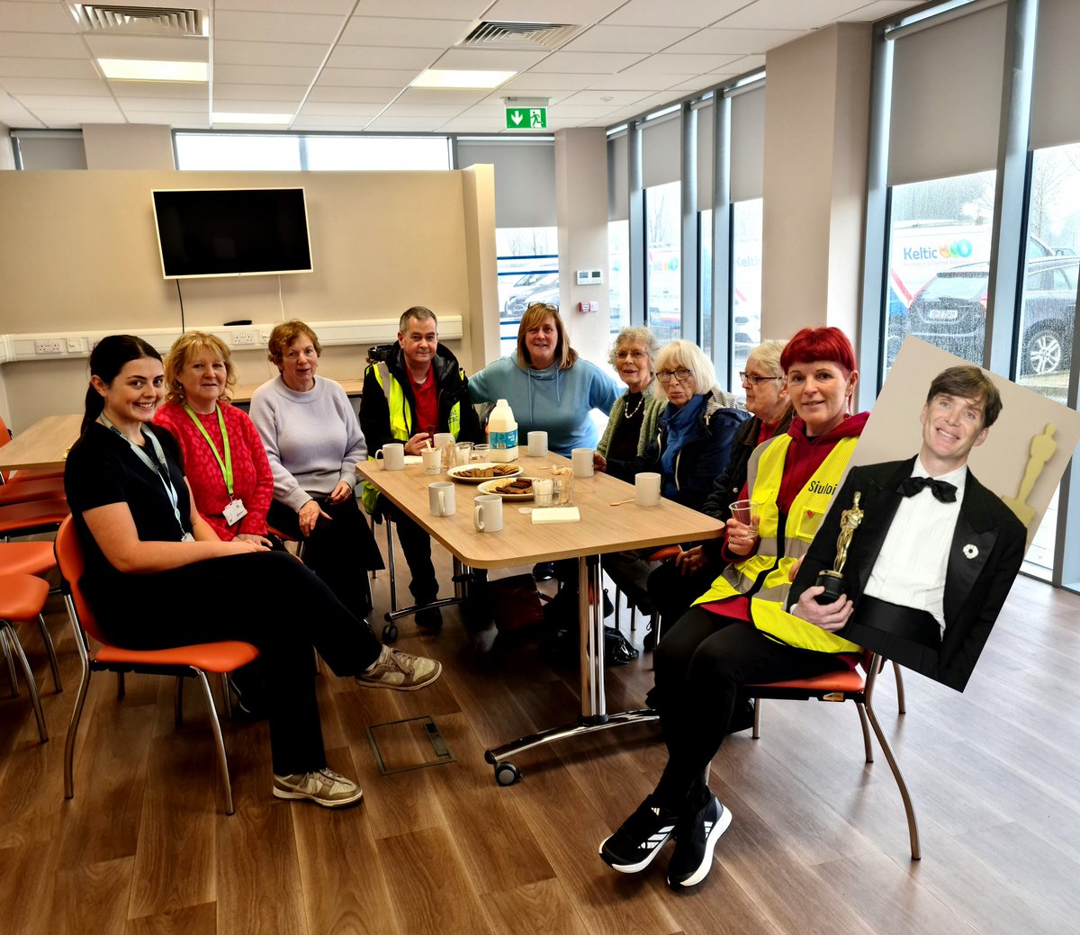 sinead_crowley's tweet photo. Siúlóid@CCRC visited Clonakilty Primary Care Centre today. 
Thanks to Dr.@EmerShanley, ECC Network Manager &amp; all her wonderful team.
Our thanks to #CillianMurphy too for joining us &amp; bringing his Oscar with him too 🫢

#getcorkwalking #community #communitycare #beactivebewell https://t.co/sP3I9FNZUY