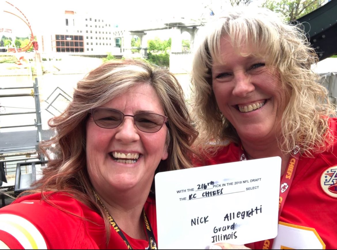 itstish's tweet image. My draft pick on stage in Nashville 2019. I didn’t get to pick him per se but I announced his name on stage and it was cool! Nick has played his heart out for KC. #ChiefsKingdom #foreverachief #Threetimechamp go be great! I’ll be following you!