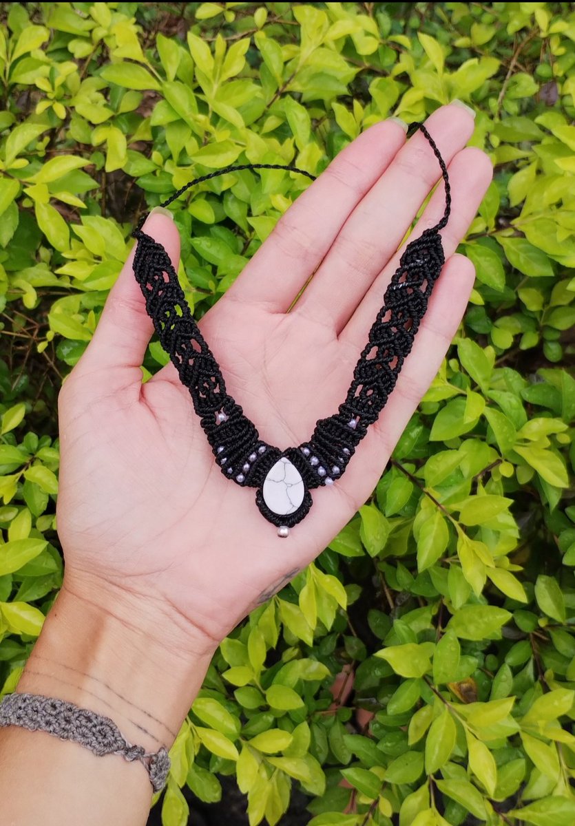 021gih's tweet photo. ✨Disponível
✨Gargantilha 100% autoral
✨Feita em micromacramé
✨Feita com linha encerrada e pedra natural 
✨Pedra Howlita 

Encomendas via Instagram @artdassol https://t.co/OSMT5sjcLP