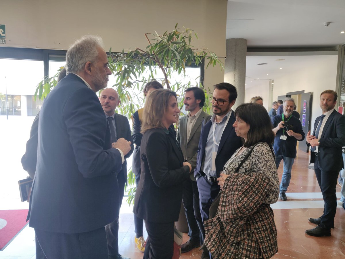 ICTA_UAB's tweet photo. 🙌Great opening session of @ICTA_UAB #GrowthvsClimateconf with inspiring voices advocating for the need to give a new direction to the current economic model to address ecosocial crisis. 

@Teresaribera @rosa_mr_ @marcvilahur @agarzon @yayo_herrero @jasonhickel @ProfJeroenBergh https://t.co/KeSVEz1rRJ