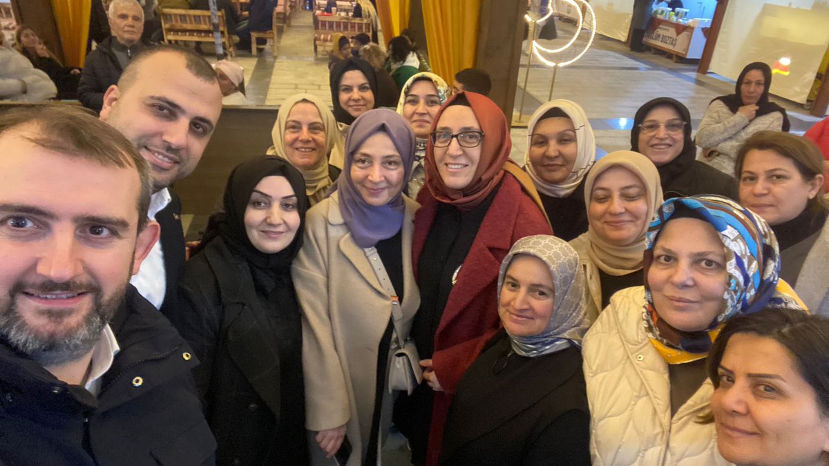 İstanbullular güvenli ve huzurlu bir şehirde yaşamayı hak ediyor. Güven ve huzurun anahtarı ise dönüşüm dönüşüm dönüşüm… ✨
 
1 Nisan’da Güngören’de hizmetimiz <a href="/Bunyamindemirdr/">Bünyamin DEMİR</a> ile, İstanbul’da <a href="/murat_kurum/">Murat KURUM</a> ile devam edecek.

#Yenidenİstanbul

📍Güngören