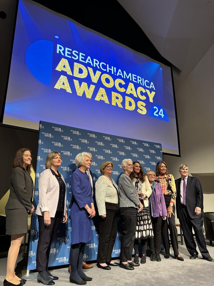 Tonight, @ResearchAmerica recognized the @alzassociation’s grassroots advocates with the Paul G. Rogers Distinguished Organization Advocacy Award, which reflects the relentlessness of our volunteers in demanding more for Alzheimer’s & dementia. Congrats to all of our advocates!