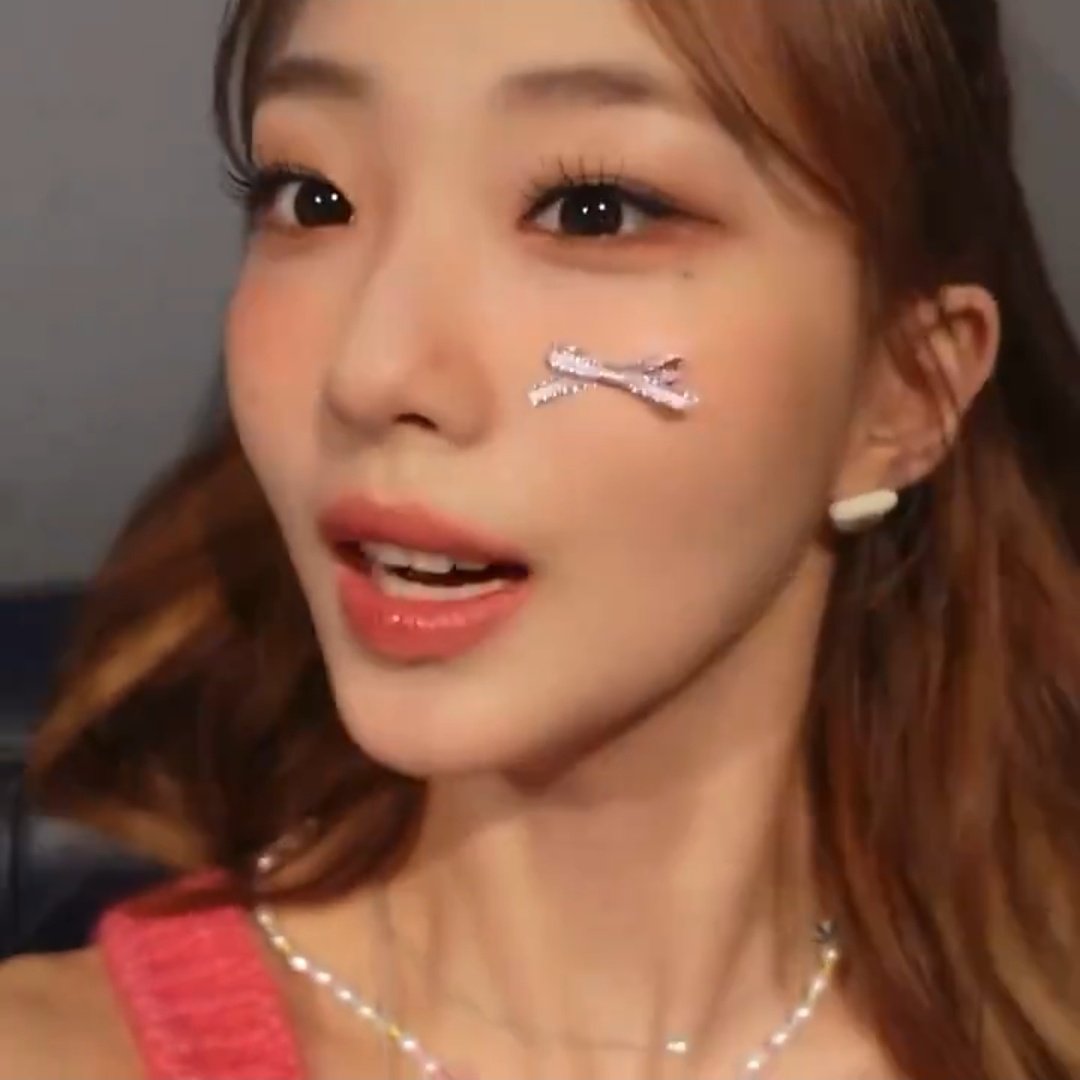 hdyeojin's tweet photo. prettiest girl https://t.co/5LDlmDk7Hn