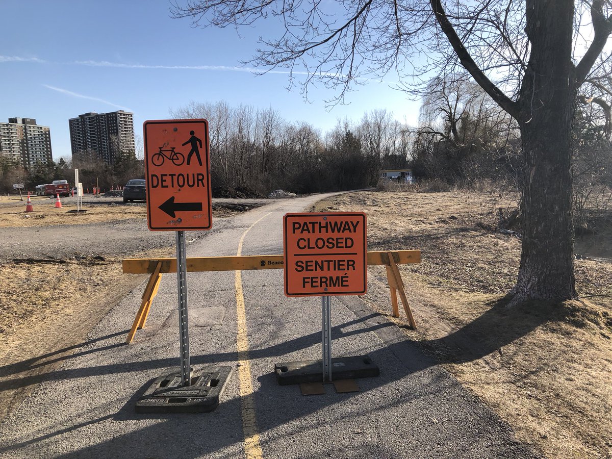 Dodge_Susan's tweet photo. This pathway closure totally wrecks my commute. There is no detour. There is just grass and mud. @NCC_CCN this really seems like overkill to have such a big detour to allow vehicles to get into #mudlake. Like most commuters, I am ignoring you. https://t.co/SlUOx2Zmec