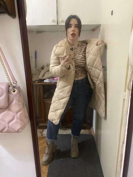 Going to stream tomorrow! What time should I go? https://t.co/wKRWP0SjBe<a href="/tag/tattoomodel"class="tags"><span>#tattoomodel</span></a><a href="/tag/seethrough"class="tags"><span>#seethrough</span></a><a href="/tag/alternative"class="tags"><span>#alternative</span></a><a href="/tag/tryonhaul"class="tags"><span>#tryonhaul</span></a>