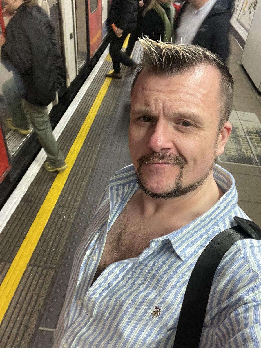 LaughRiotLDN's tweet photo. You know when you just feel the random urge to take a selfie? This just happened… #IdDoMe https://t.co/9OEb0ZhFc7