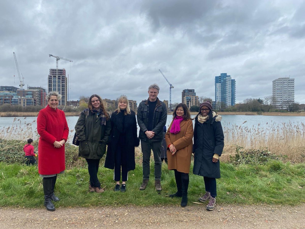 Delighted to visit #WoodberryWetlands in #Hackney today to announce the recipients of Round 3 of @MayorOfLondon’s #RewildLondonFund.  350ha of restored habitat over all round, equivalent to 490 football pitches. With me were @mayorofhackney @Semakaleng @earthed_co @WildLondon