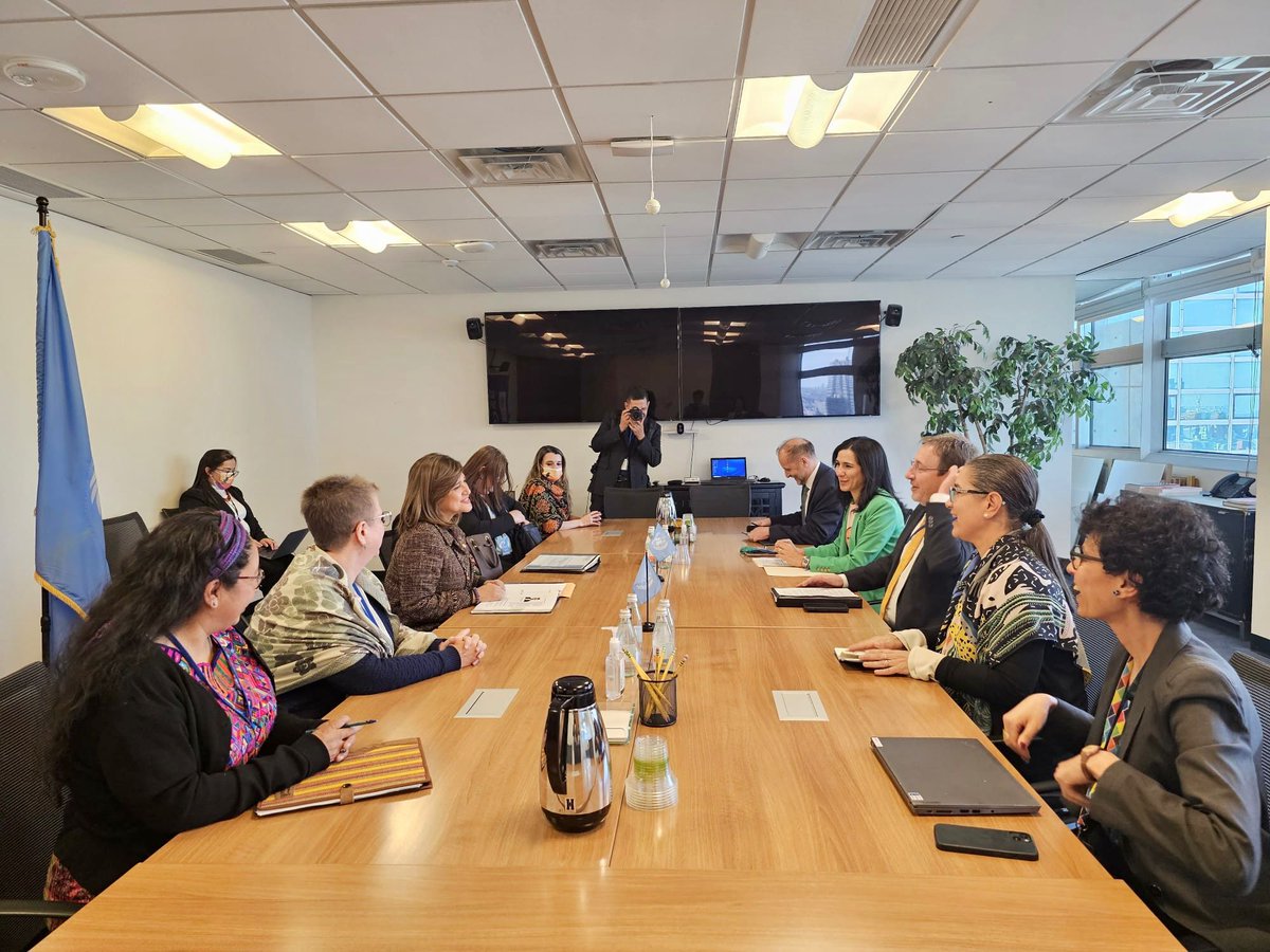 En reunión con @KarinHerreraVP vicepresidenta de Guatemala, junto al Administrador de @pnud @ASteiner, reafirmamos compromiso de seguir apoyando fortalecimiento de instituciones democráticas, diálogo inclusivo y políticas públicas que generen bienestar de las personas en 🇬🇹.