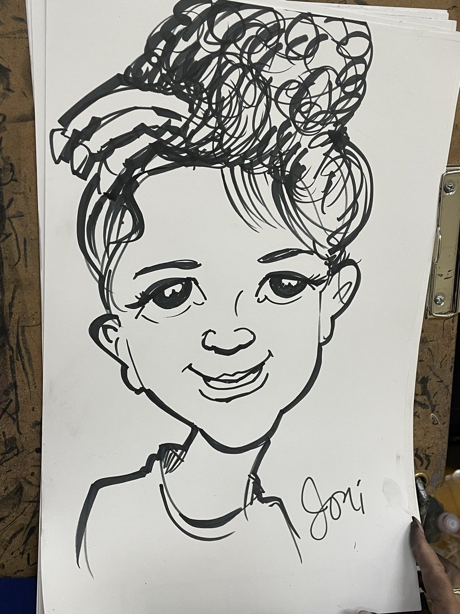 CHPCRUSADERS's tweet image. Seeing the beauty in our students isn’t hard, but big thanks  to caricature artist, Joni Fleming ,  for capturing all of them today. #CartoonPortrait #AmbidextrousArtist #CarnivalweekatCHP @JCPSKY @JCPSZone2 #weareCHP