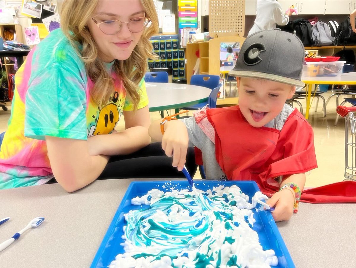 Sara Consdorf tweet media