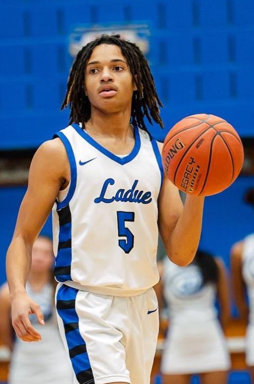 Congratulations to Trisiah Edwards @TrisiahE on being named to the Suburban Red All-Conference 2nd Team.