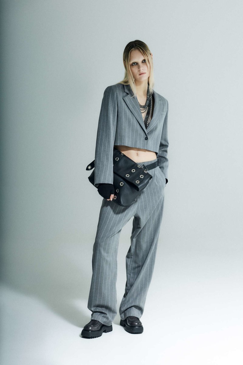kendam_com's tweet photo. Ixos Fall Winter 2024-2025 collection lookbook (20 outfits) https://t.co/I5Yh6P6s0Y
#Ixos #FW24 #AW24 #Lookbooks #Fashion #Kendam https://t.co/BZjkG07iK5