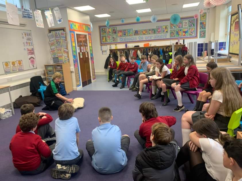 LaxeySchool's tweet photo. A big thank you to Jill Gill from St John Ambulance for her invaluable visit to Laxey School today, where she equipped our Year 6 pupils with essential first aid skills! They've absorbed a wealth of new knowledge! 🏥👩‍⚕️ #FirstAidEducation  #LifelongLearning #Remembering https://t.co/sgt2P586Wo