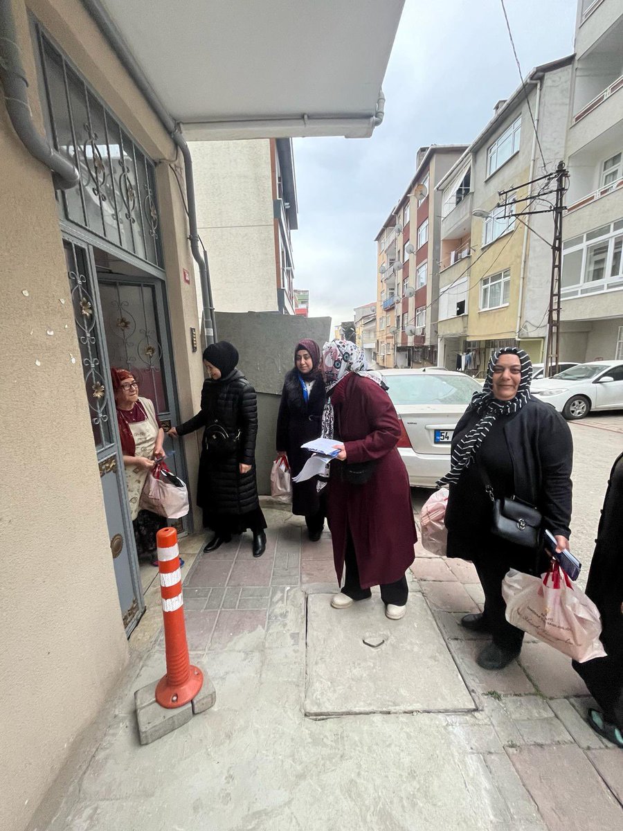 Ramazan ayının bereketi ve huzuru ile komşularımızı ziyaret ediyoruz.

Ak parti ünalan mahallesi kadın kolları başkanı
<a href="/nevinsarigul2/">Nevin Sarıgül</a> 🇹🇷🇹🇷
<a href="/maidebukem/">Maide Bukem ABAY</a> 
<a href="/hilmiturkmen34/">Hilmi Türkmen</a>