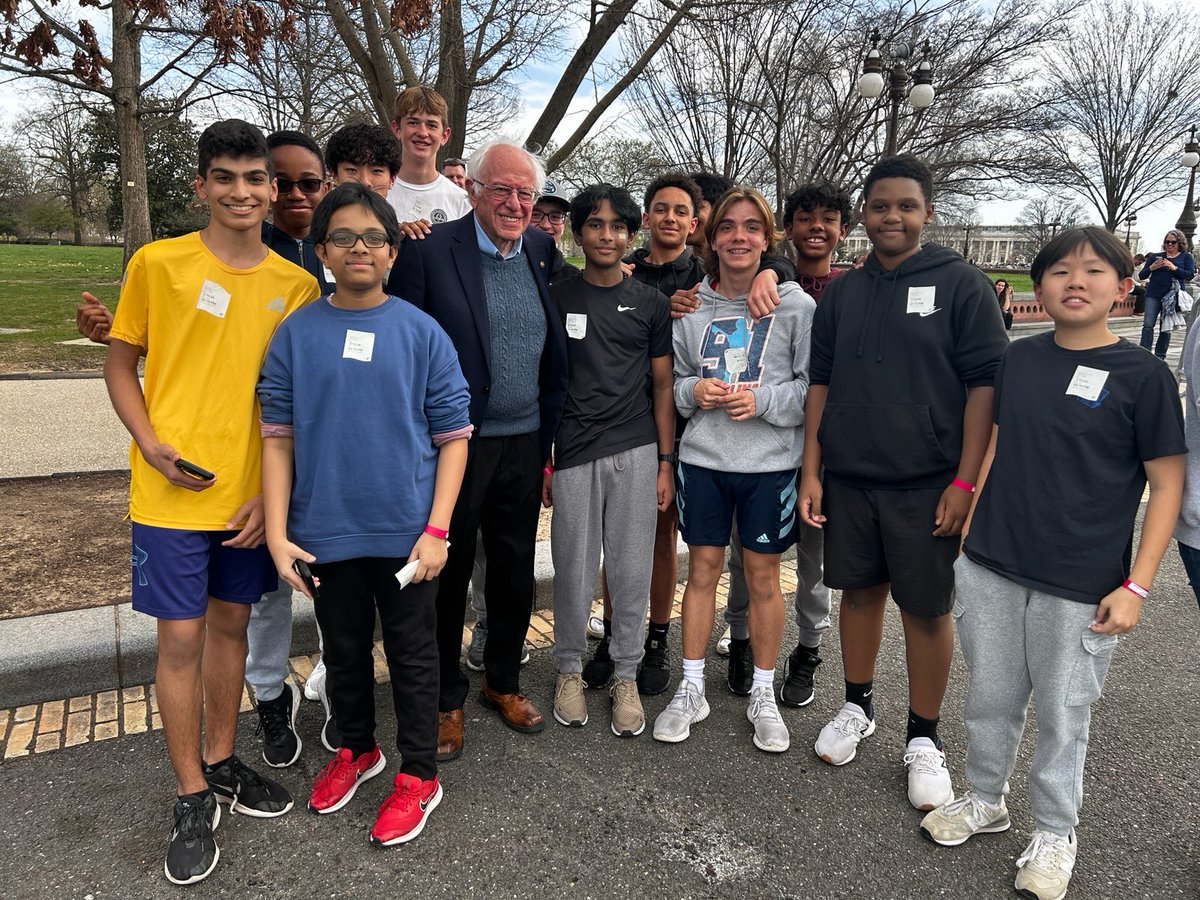 Our 8th grade team is in DC for the first time since 2019. They shared this photo of who they ran into ⁦<a href="/MPMSleopards/">Mills Park Middle</a>⁩ #DC