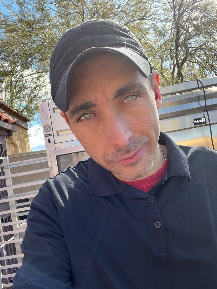 Vibrianium's tweet photo. Forever at work yet always broke. 😭 
.
#ratherbegaming #gamer #gaming #gamerguy #hazeleyes #sunnyday #picoftheday #selfie #work #eyes https://t.co/dHjjiuYEiV