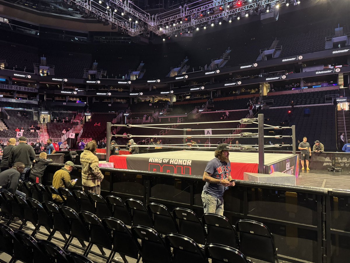 KevinIacoviello's tweet photo. Who’s Ready for some…. Big Business 💯💯

#AEWBigBuisness #AewBoston https://t.co/4QgXI05kru