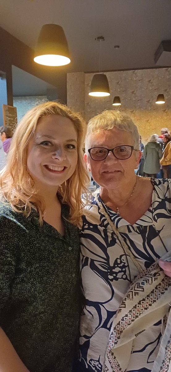 Mamiebretagne1's tweet photo. Ce soir à Auray , un spectacle #Inconstance de @ConstancePro, touchant, émouvant,  rempli d' une grande sincérité et drôle.  Merci de toutes ces vérités. Je garde ce petit moment après spectacle où notre discussion m'a ravie. 
Le "on est bonne, on va pécho 👍🏼🫶🏼
Ce soir,  on t'❤️ https://t.co/cF26crhJVV