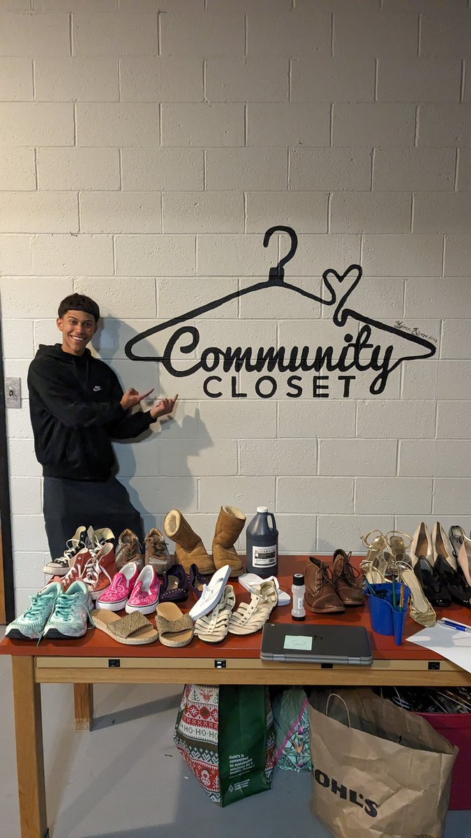 HTSD_Grice's tweet photo. Today, Yairon was given the chance to pursue his dream of being a true artist while he transformed the Grice Community Closet with his artwork! 🎨 Yairon, you make us #GriceProud! @GricePrincipal_ @WeAreHTSD https://t.co/fhT9Ug1d8P