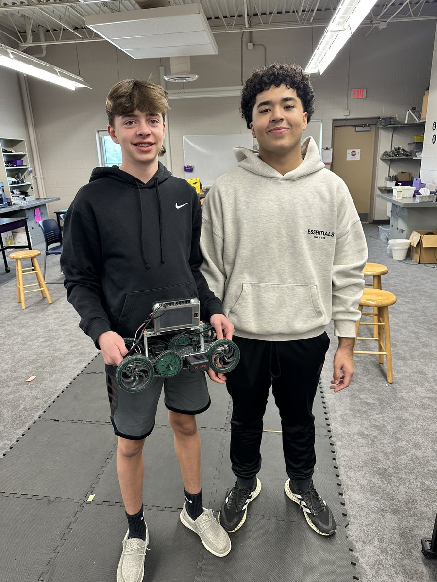 NoRoSTEM's tweet photo. Robotics dragster winners from second semester! So proud of all of their hard work building and coding their Vex Dragsters! @VEXRobotics @PLTWorg #nrinspiregreat https://t.co/5cLxm1bhi2