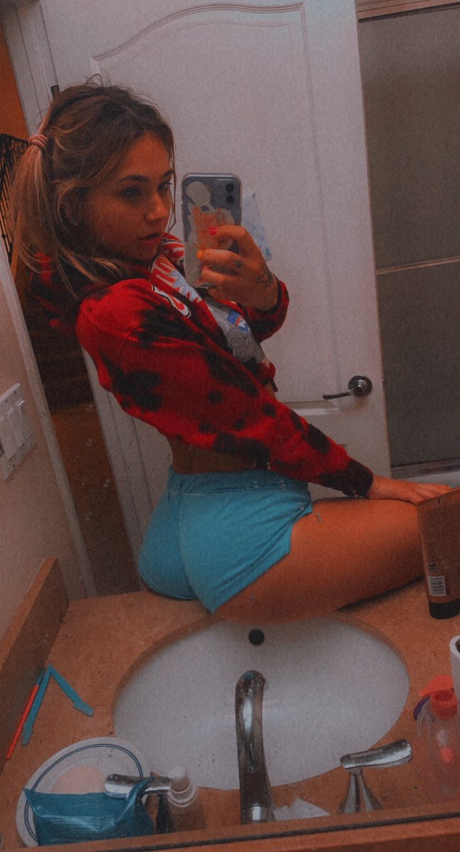 AliceNicky45149's tweet photo. kiss it 💋💋💋💋💋 https://t.co/FttbpIidB7