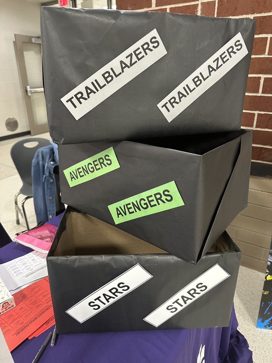 CHC_Mr_Johnson's tweet photo. Stem Night at CHC! @CHCPrinc_Renaud @TThomps_ed #wearewayne #chcpride https://t.co/Kgl4rEJtop