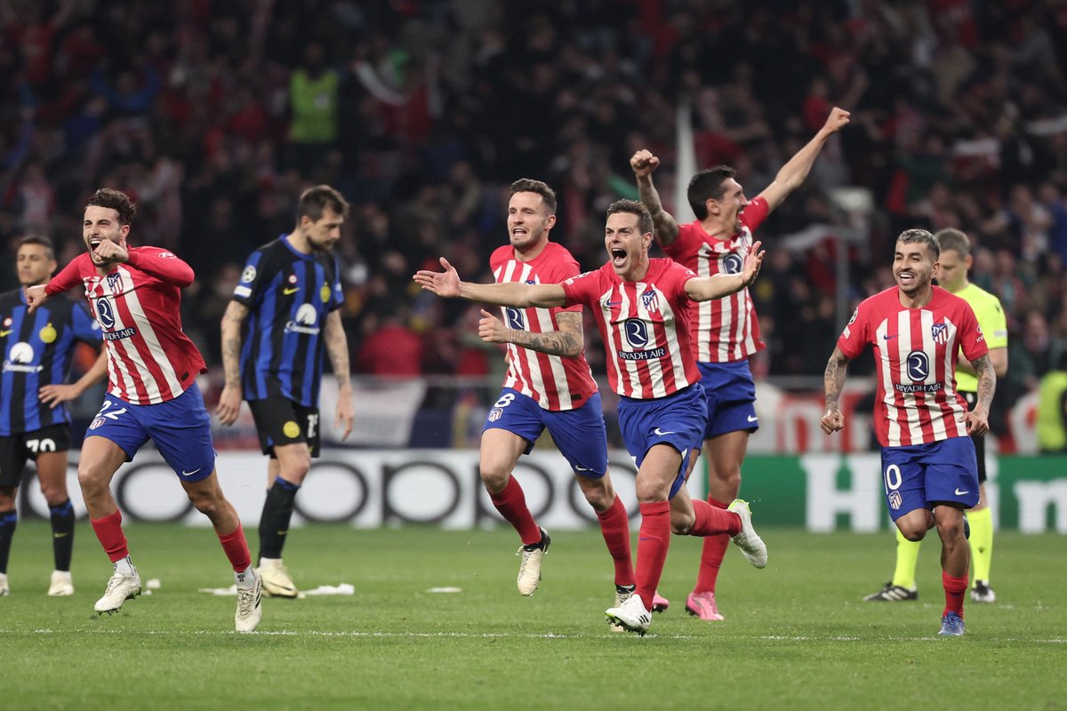 LigadeCampeones's tweet photo. 🤩 La alegría del @Atleti tras el billete a cuartos de final‼️

#UCL https://t.co/pqGJ2TzSxQ
