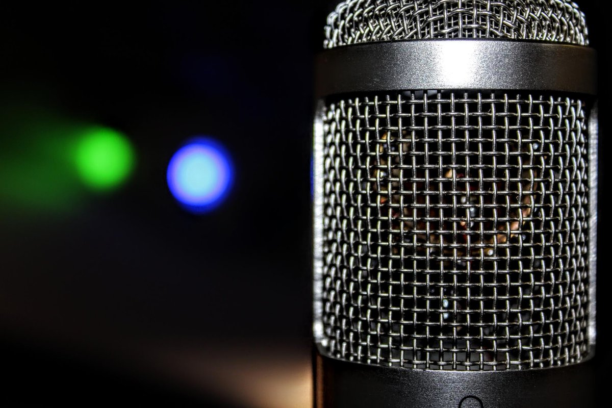 KeriButcher's tweet image. Turn the page...
#leadsinger #leadsingerpov #microphone #stagelights #mic #stage #musicians #muscians #Iamyoursinger #rockshow #concerts #concertphotography