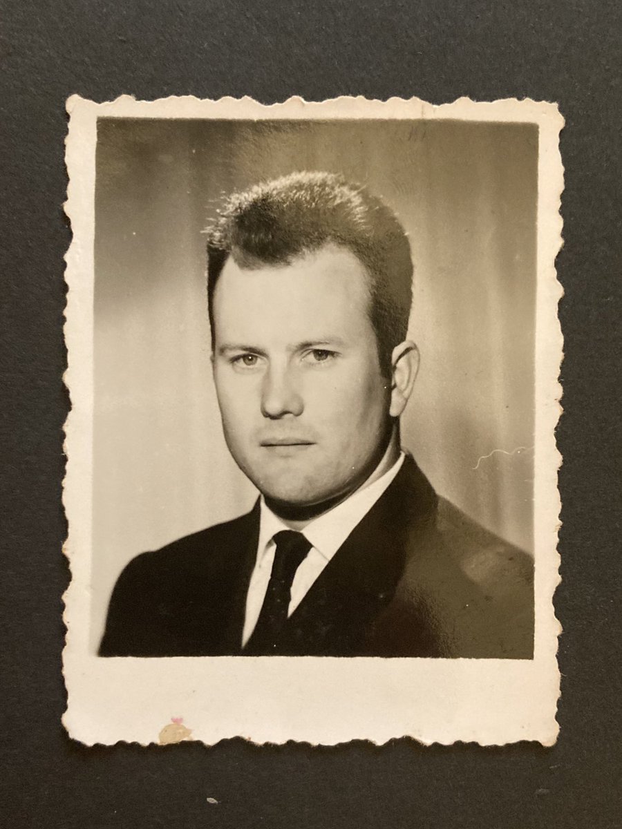 lerialc's tweet photo. Ce BG est mon grand-père. 
Hier, il s’est éteint dans 84eme année. 
Ce n’est pas mon habitude, mais j’aimerais faire un thread pour lui rendre hommage. https://t.co/HTXqypMBOH