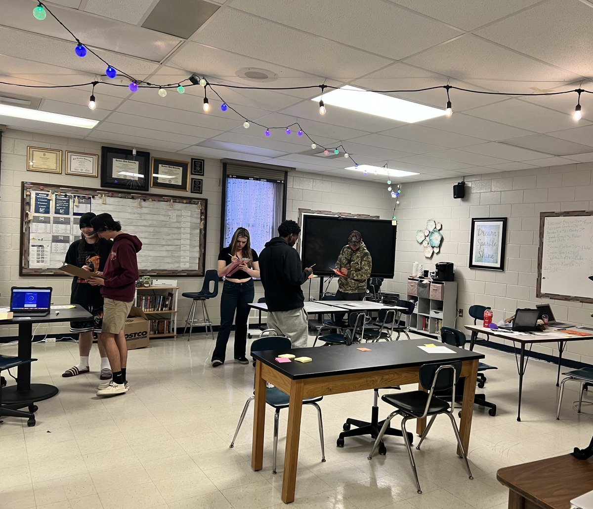 CHS_BlueEagles's tweet image. Gallery walk for the win! Students engaged in a peer feedback session, equipped with sticky notes and clipboards, refining resumes for the Job Fair on Friday. Empowering each other to shine! #AuthenticLearning