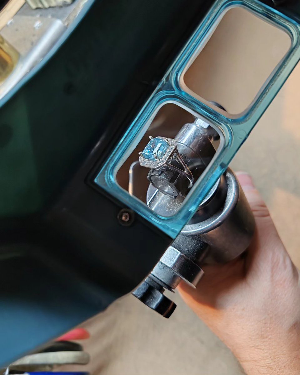 diamondsetterUK's tweet photo. Through The Diamond Setter's eyes.

Intricacy, methods but most of all, passion and love in jewellery making.

@ThePantiles

#thediamondsetter #diamondsetter #kentjeweller #tunbridgewells https://t.co/dY9gN5nEAf