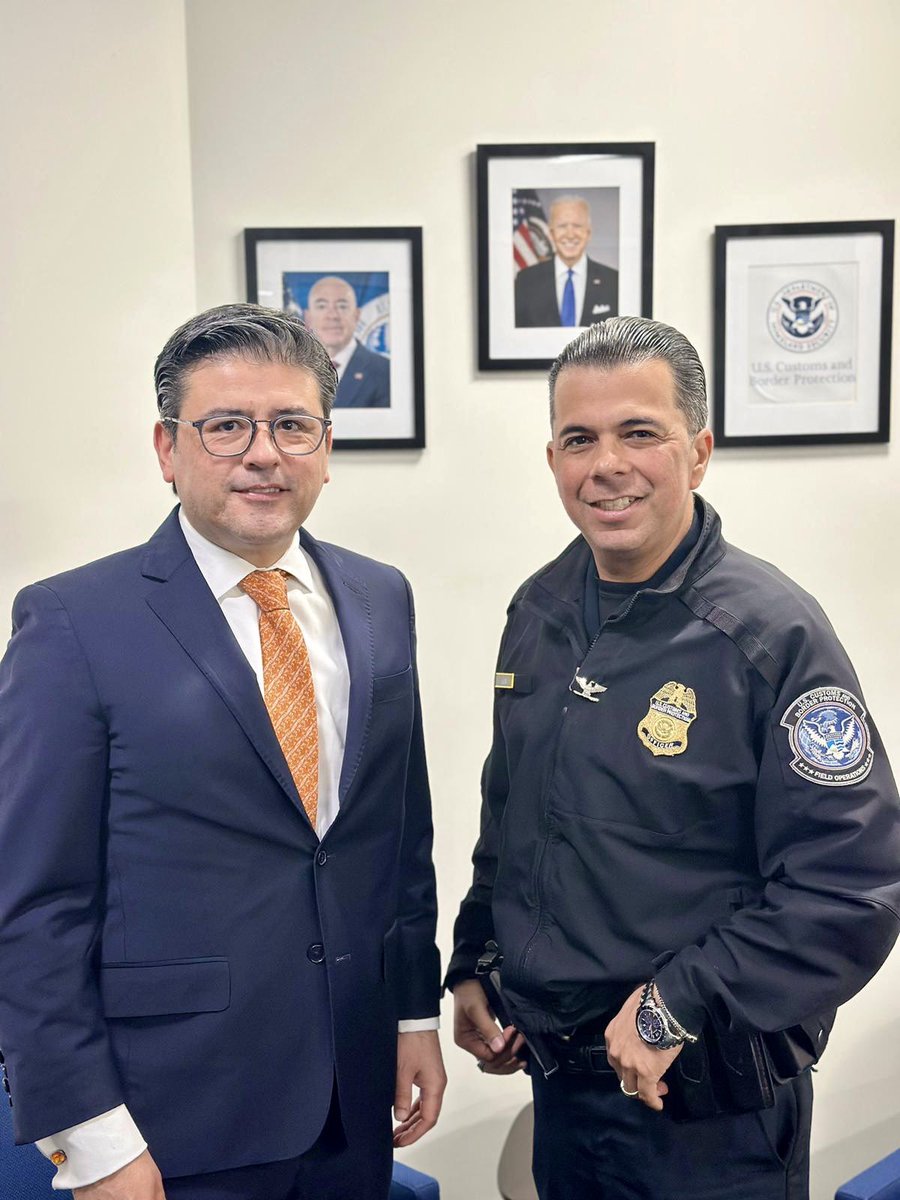 jorgem_yescas's tweet photo. Today I bid farewell to the current CBP Director at the Port of @PHXSkyHarbor ✈️, Chris Leon, who has been named the new Director of CBP at the port of San Luis. 

With Chris, we developed a solid working and collaborative relationship for more than three years. 

The best of successes in the new role at the very important port of San Luis! 🚛🇲🇽🇺🇸