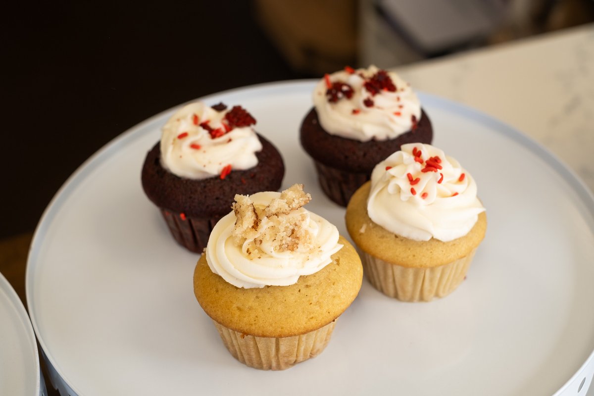 batch_cupcakery's tweet photo. This is your sign to treat yourself to a sweet treat... like one of our delicious cupcakes! 😋🧁
#Cupcake #Cupcakes #Cupcakery #Bakery #SD #SanDiego #PB #PacificBeach #SanDiegoFoodie #SanDiegoBakery #SanDiegoFood #SanDiegoEats #SanDiegoLife #SanDiegoLiving #SanDiegoCalifornia https://t.co/RTK3YST5rf