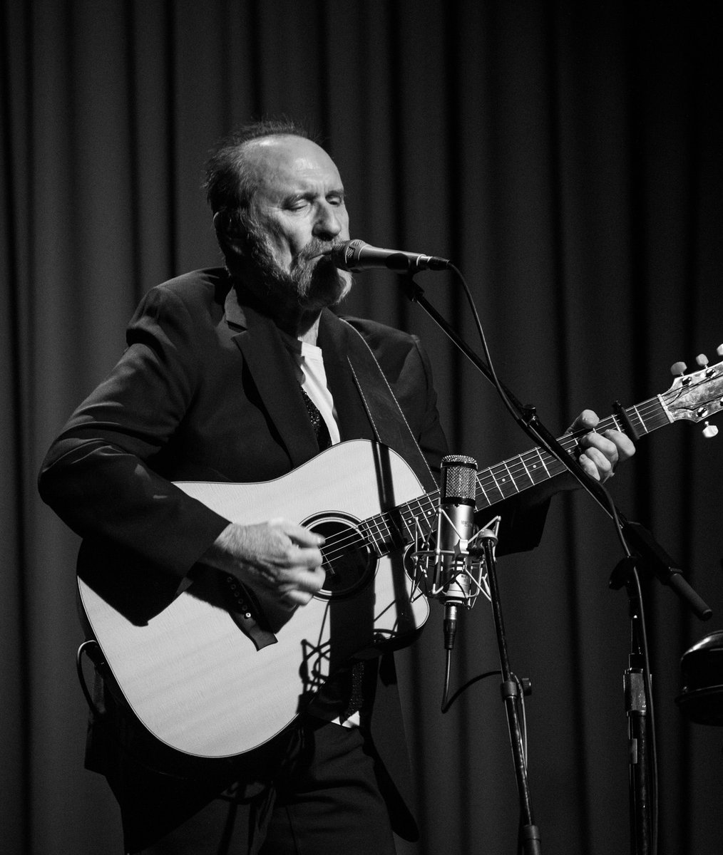 Tonight is the first night of the Evening With Colin Hay Solo Tour! See you soon Fort Lauderdale 🎸🎶🎤 📸: @chimeint For more information on tour dates and tickets visit colinhay.com/tour