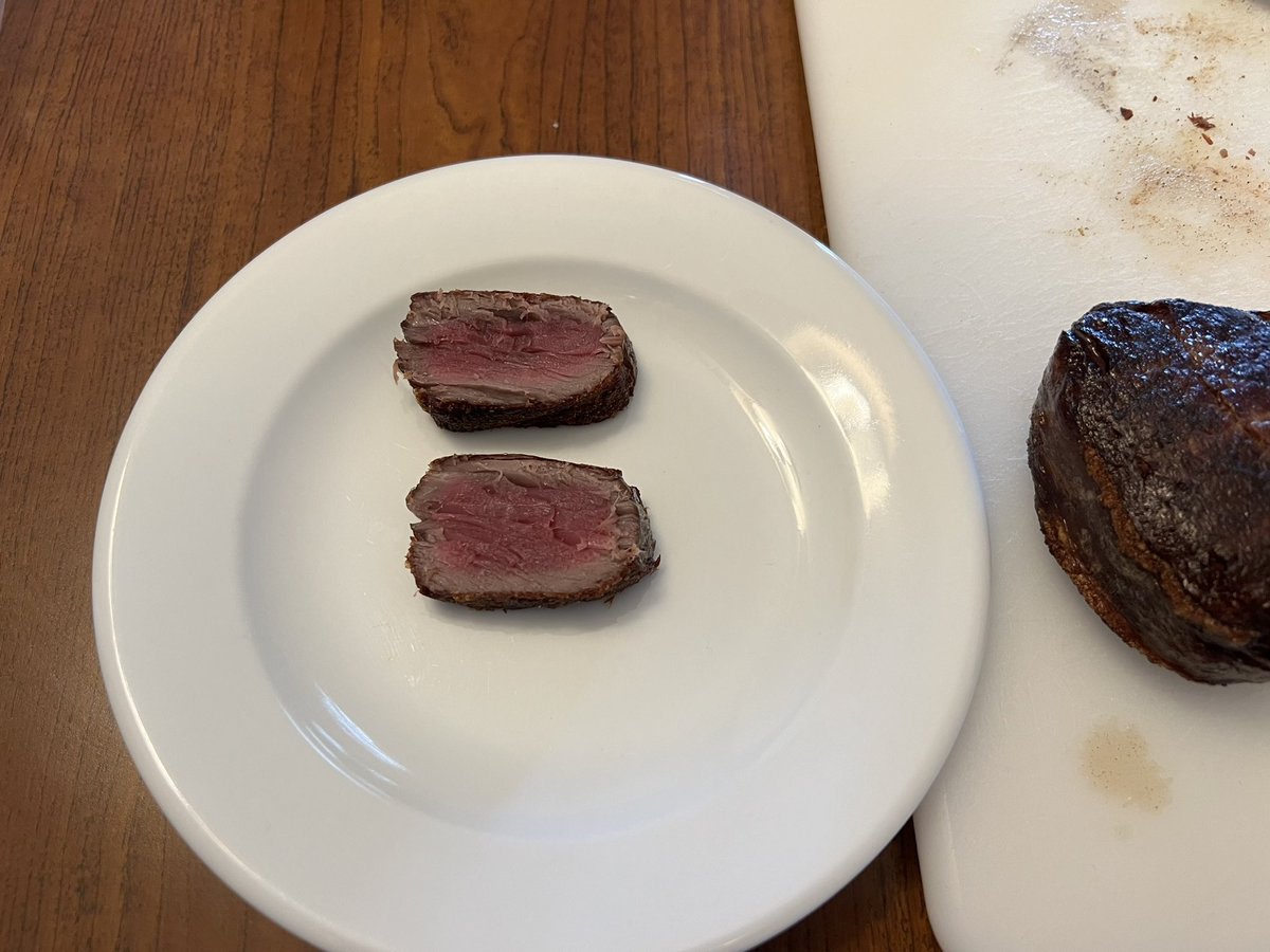SafetyManTX's tweet image. Perfectly cooked hotel filet! #steak #beef #filet #carnivore #carnivorediet