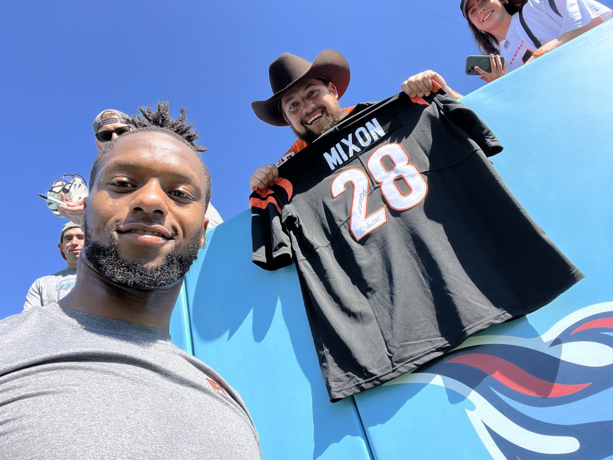 thunderbuddies2's tweet photo. @Joe_MainMixon Thanks for everything Joe. You are and will always be one of my favorites. https://t.co/jfDz20zAIK
