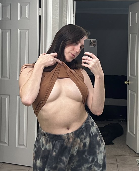 This is me and my juicy tits reminding you my onlyfans is freee right this second SOOOOOO go join! Going<a href="/tag/realloyalfans"class="tags"><span>#realloyalfans</span></a>