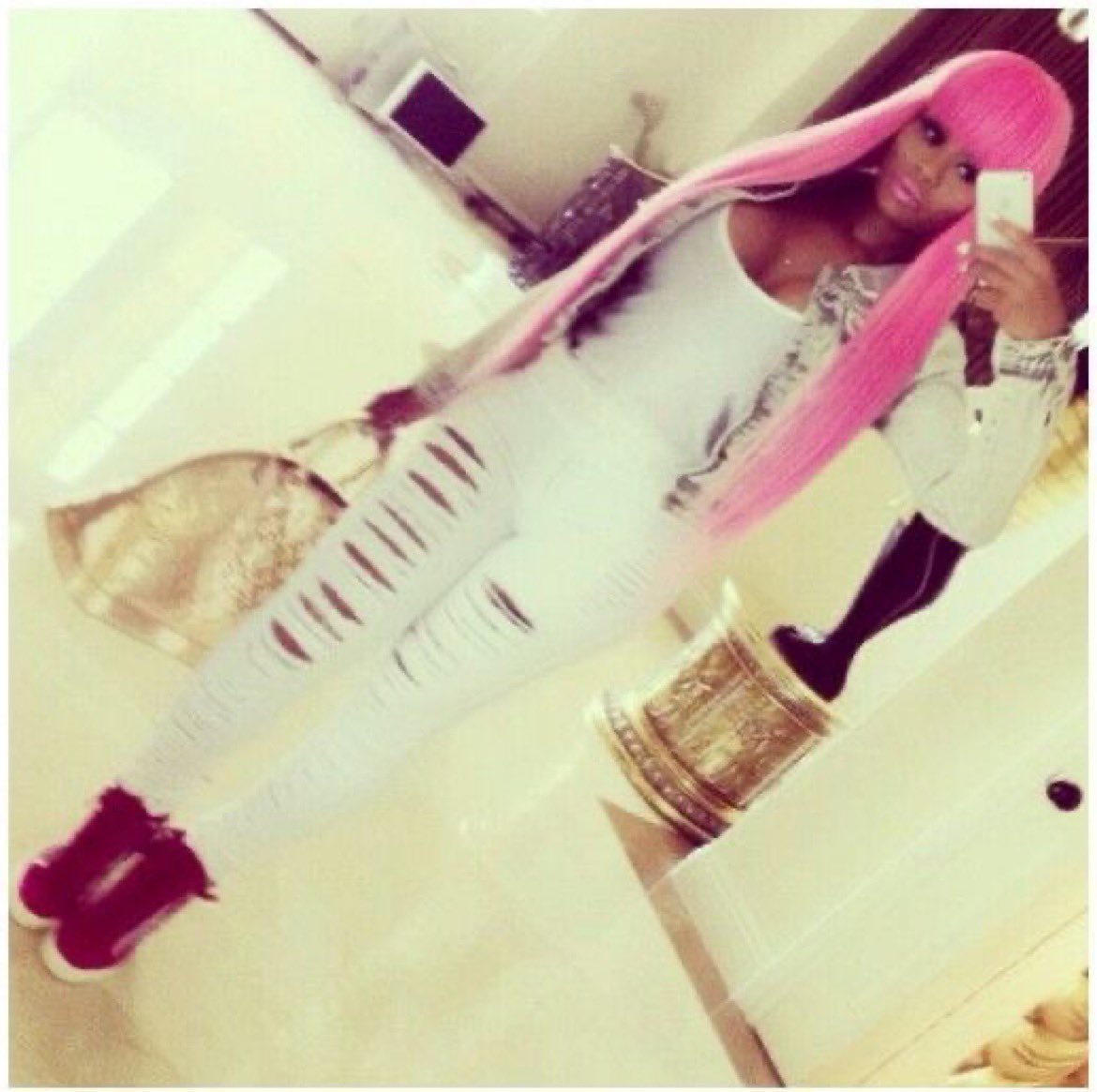 sebxstard's tweet image. Will be getting 4loko drunk at the Nicki concert tonight #LogOutYaPhone 😂😂😂🎀🎀🦄🦄🦄 let’s trend it 💀💀😭🎀💅🏼💅🏼🩰