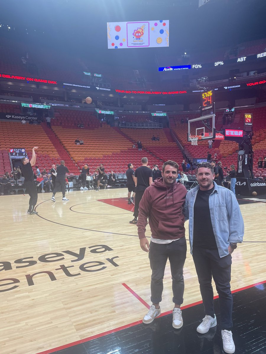 Ces vacances c’est du boulot. 

Je dois surveiller <a href="/JeanOlharan21/">Jean Olharan</a> partout..