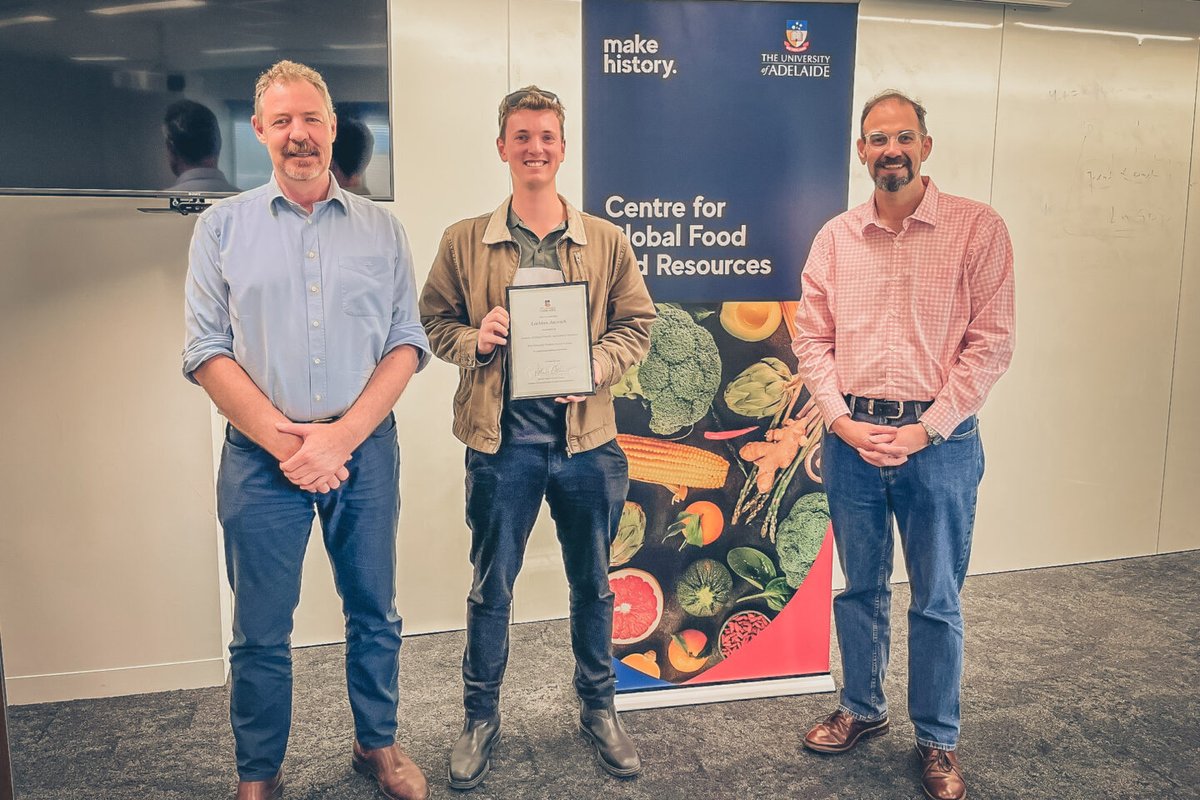 🐟Fish screens have benefits, but what are they worth? 🐠Our master student Lachlan Jaensch explores how public & private benefits of fish screening can be balanced for maximum investment impact, and won the Best Research Project Award!👏Read more👇 🔗bit.ly/fishscreen