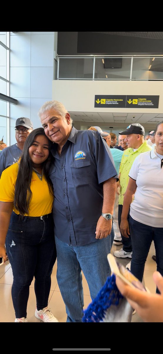 PanamaAmerica's tweet photo. el candidato presidencial José Raúl Mulino llega a Chiriquí para participar del Foro juventud. https://t.co/MOkpCsAARS
