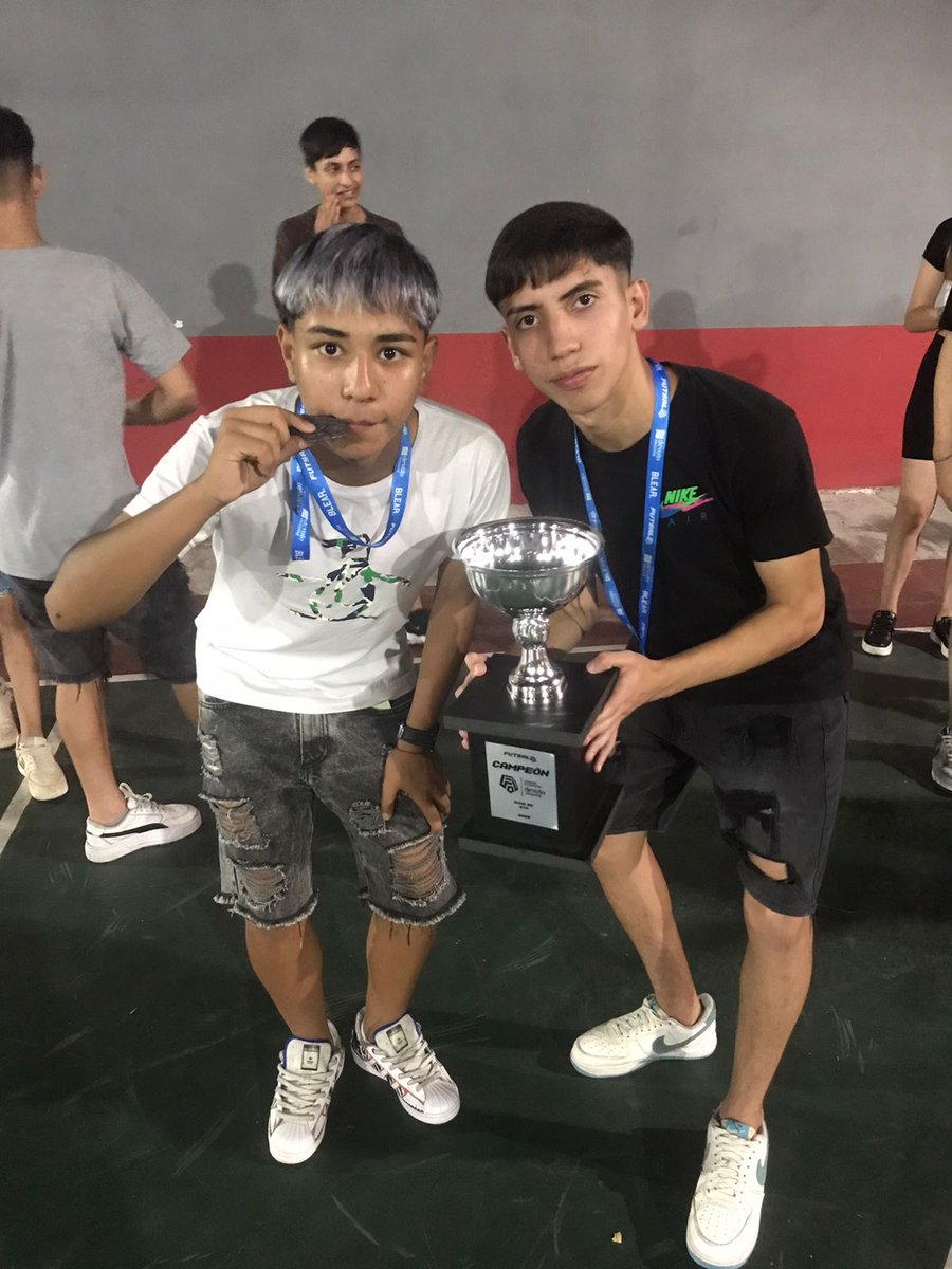 Nosotros somos la chispa asi q bailen 💥💥💥