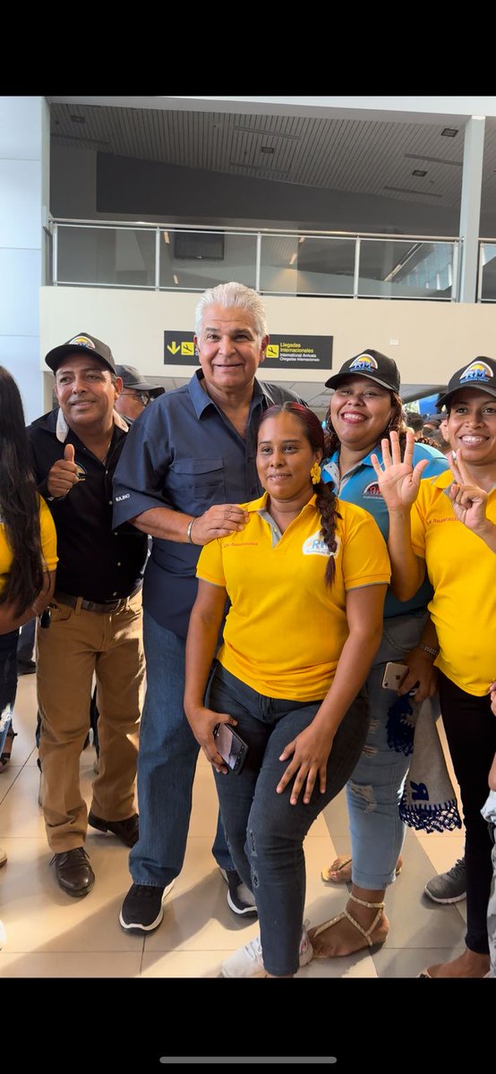 PanamaAmerica's tweet photo. el candidato presidencial José Raúl Mulino llega a Chiriquí para participar del Foro juventud. https://t.co/MOkpCsAARS