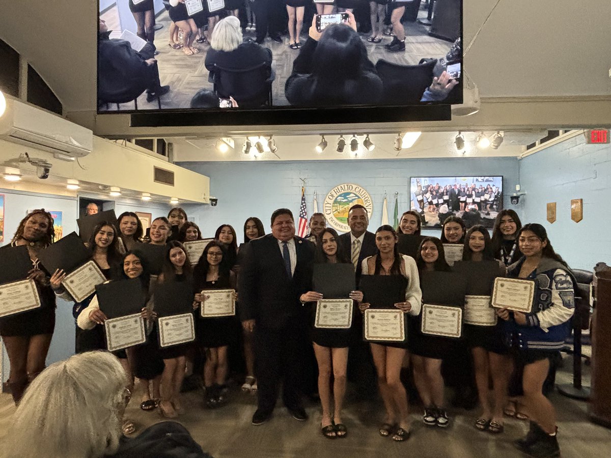 RHSKnightCheer's tweet photo. Last night our team was recognized for their achievements at the City of Rialto Council Meeting. Thank you Councilman Andy Carrizales for having us. #CityOfRialto #RialtoHighSchool #LadyKnightsCheer https://t.co/p8LFDEh0Uk