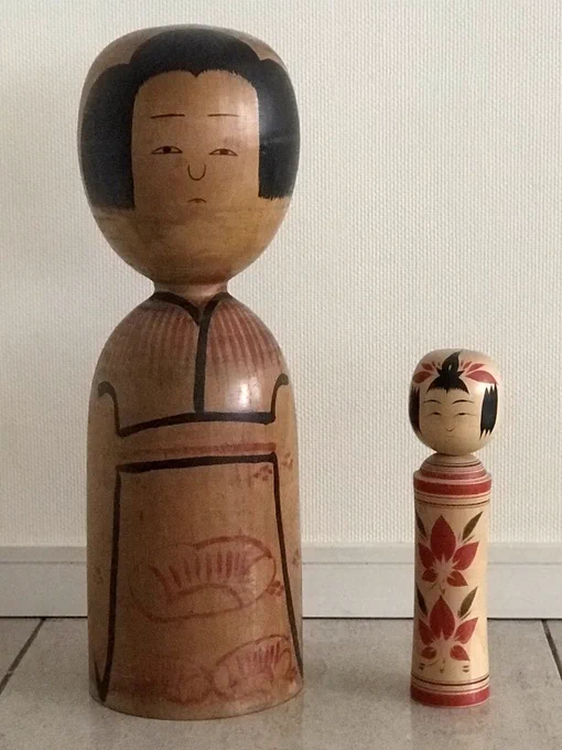 ヤバいわ、去年の9月からずっと絵画制作を続けているんで身体が爆弾岩のようにゴチゴチだわ。まじでコケシ枕出動だわ。大が腰のコリほぐし用で小が首用。使用法は一昨年のアウトデラックス特番で放映された画像を参照しておくれよ。 柴田亜美 
