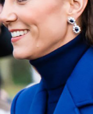 dieworkwear's tweet photo. looks like this kate middleton photo has also been doctored https://t.co/R2jGQ8Hh5e