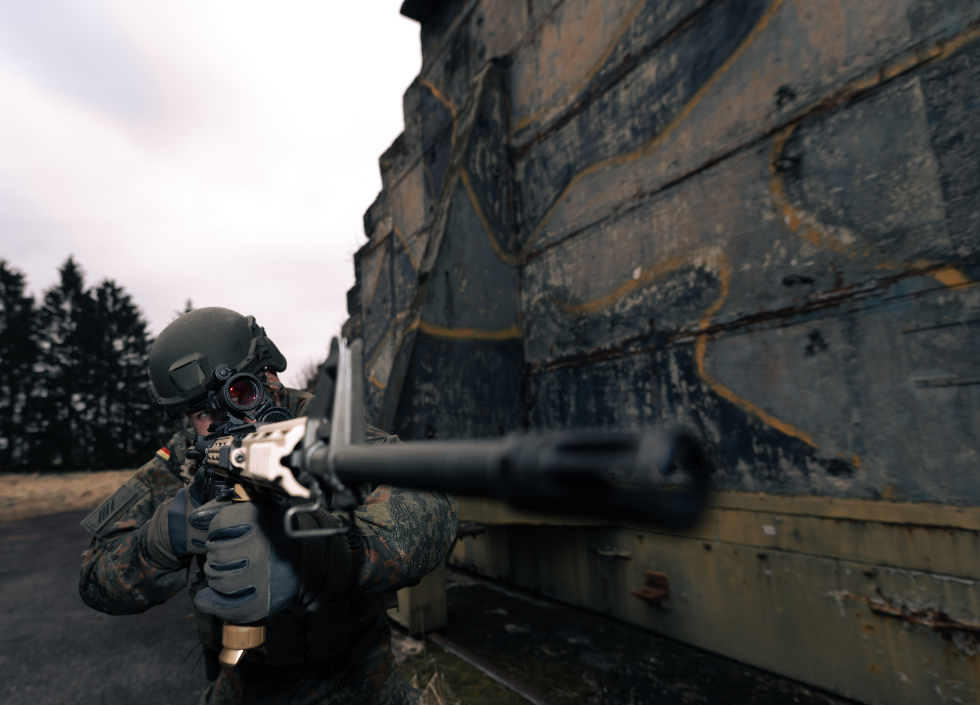 Join us as we train and strive for excellence during #LOLE24 as the German-Netherlands Corps 🇩🇪🇳🇱enhances its Warfighting capabilities. Our mission is to bolster the NATO alliance, standing together for deterrence and unity. Together, we are strong. #WeAreNATO #TogetherStrong