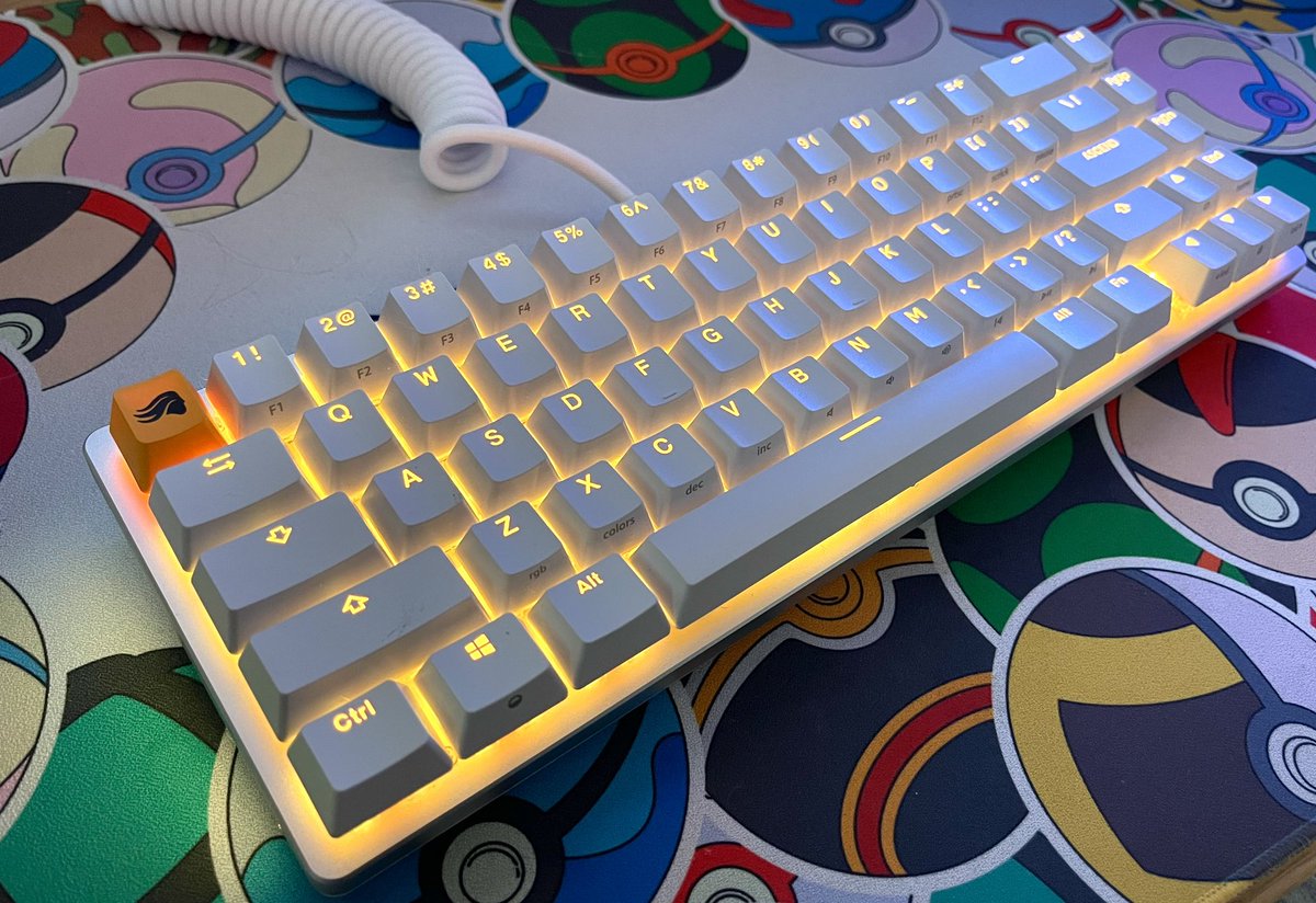 comfiebeetv's tweet photo. pls look at how pretty my keyboard is from @Glorious 💛
my favorite things:
✔️pre lubed switches
✔️ hotswappable
✔️ aluminum base
#glorious #gmmk2 https://t.co/3HJoXbE4wN